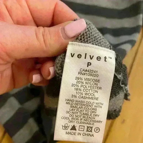 Wool Blend Gray Striped  Sweater petite - Picture 4 of 10